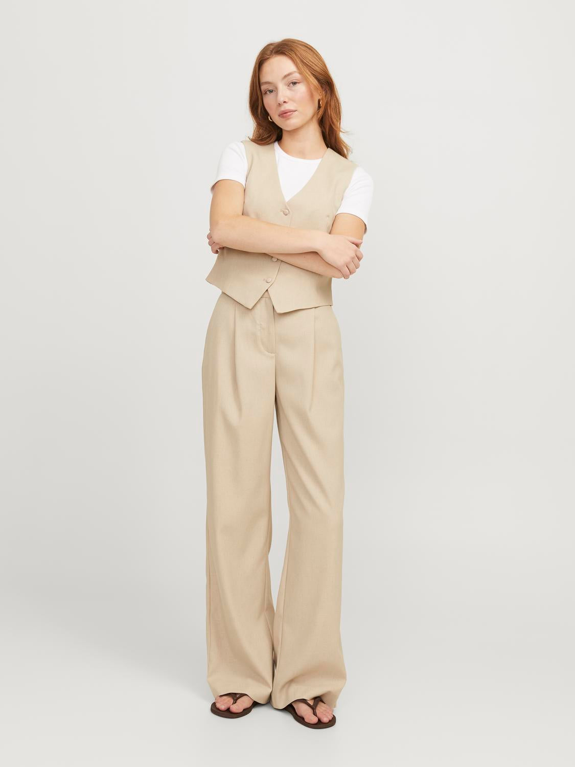 model_shot-front_full